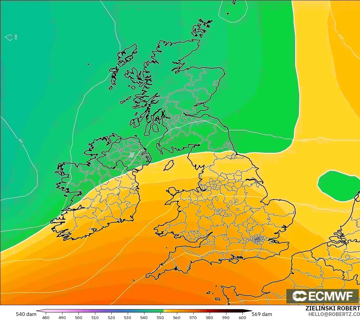 ECMWF IFS 0.25° モデル - イギリス, 500hPaのジオポテンシャル高度
