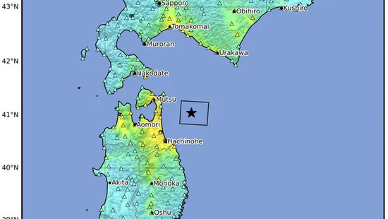 北日本でマグニチュード7.5の地震発生 – 2025年12月8〜9日の津波警報と避難情報