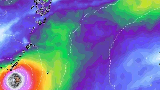 大阪と京都で大雨。雷雨は真夜中ごろが最も多い見込み。富士山頂では雪。